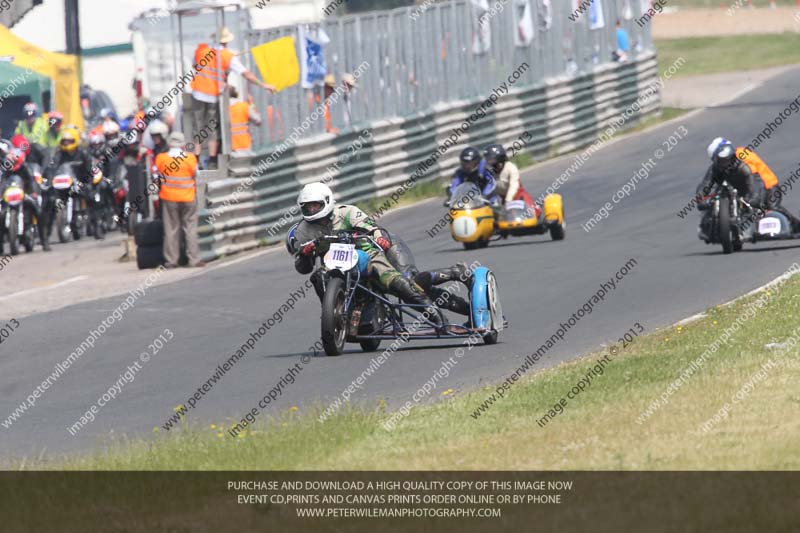 Vintage motorcycle club;eventdigitalimages;mallory park;mallory park trackday photographs;no limits trackdays;peter wileman photography;trackday digital images;trackday photos;vmcc festival 1000 bikes photographs