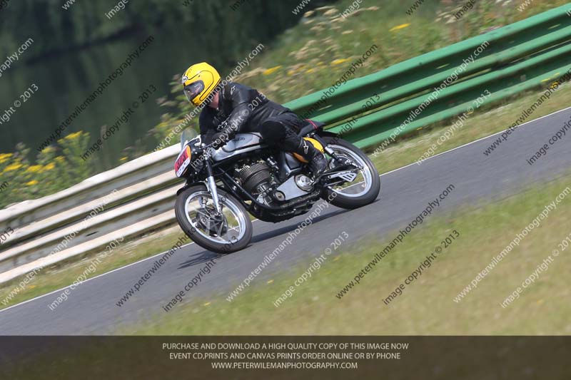 Vintage motorcycle club;eventdigitalimages;mallory park;mallory park trackday photographs;no limits trackdays;peter wileman photography;trackday digital images;trackday photos;vmcc festival 1000 bikes photographs