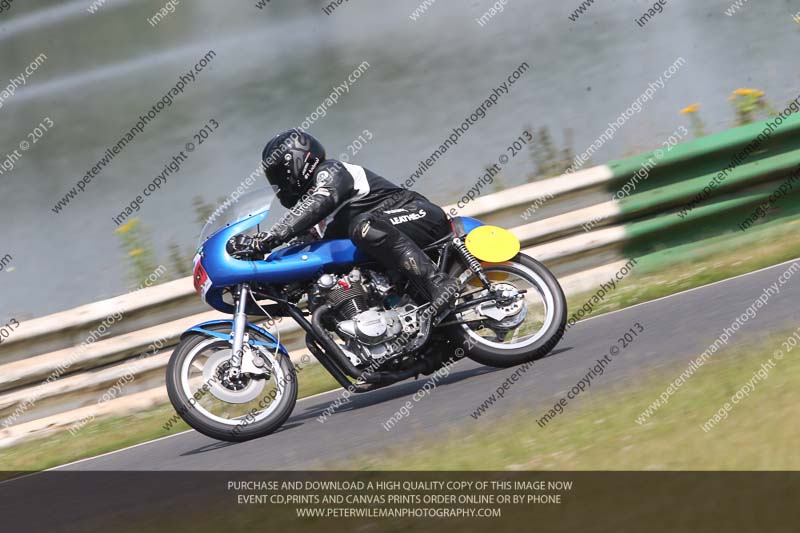 Vintage motorcycle club;eventdigitalimages;mallory park;mallory park trackday photographs;no limits trackdays;peter wileman photography;trackday digital images;trackday photos;vmcc festival 1000 bikes photographs