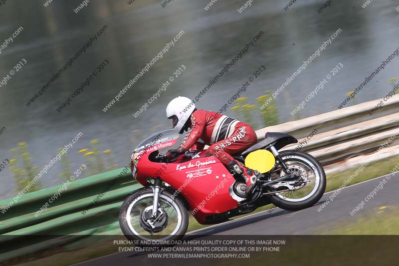 Vintage motorcycle club;eventdigitalimages;mallory park;mallory park trackday photographs;no limits trackdays;peter wileman photography;trackday digital images;trackday photos;vmcc festival 1000 bikes photographs