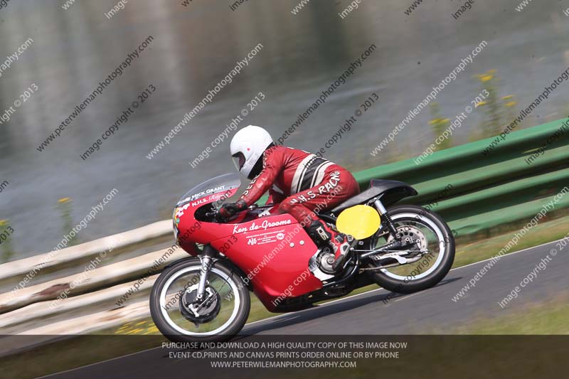 Vintage motorcycle club;eventdigitalimages;mallory park;mallory park trackday photographs;no limits trackdays;peter wileman photography;trackday digital images;trackday photos;vmcc festival 1000 bikes photographs