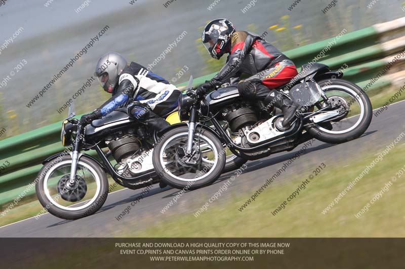 Vintage motorcycle club;eventdigitalimages;mallory park;mallory park trackday photographs;no limits trackdays;peter wileman photography;trackday digital images;trackday photos;vmcc festival 1000 bikes photographs