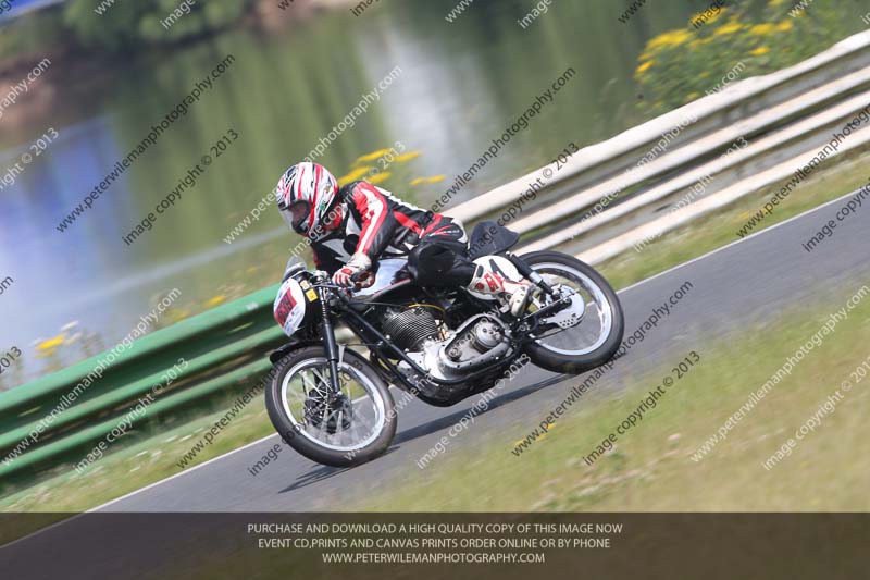 Vintage motorcycle club;eventdigitalimages;mallory park;mallory park trackday photographs;no limits trackdays;peter wileman photography;trackday digital images;trackday photos;vmcc festival 1000 bikes photographs