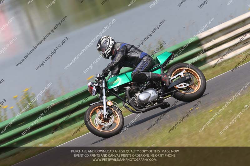 Vintage motorcycle club;eventdigitalimages;mallory park;mallory park trackday photographs;no limits trackdays;peter wileman photography;trackday digital images;trackday photos;vmcc festival 1000 bikes photographs