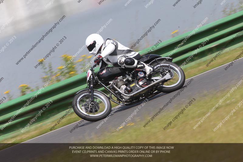 Vintage motorcycle club;eventdigitalimages;mallory park;mallory park trackday photographs;no limits trackdays;peter wileman photography;trackday digital images;trackday photos;vmcc festival 1000 bikes photographs