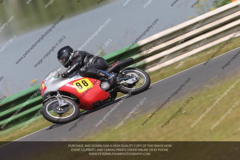 Vintage motorcycle club;eventdigitalimages;mallory park;mallory park trackday photographs;no limits trackdays;peter wileman photography;trackday digital images;trackday photos;vmcc festival 1000 bikes photographs