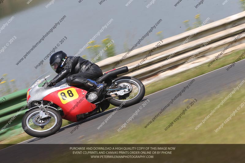 Vintage motorcycle club;eventdigitalimages;mallory park;mallory park trackday photographs;no limits trackdays;peter wileman photography;trackday digital images;trackday photos;vmcc festival 1000 bikes photographs