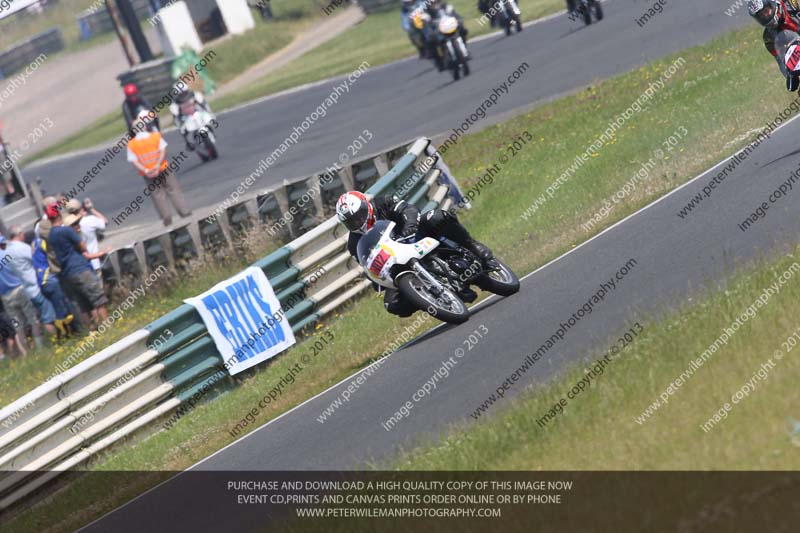 Vintage motorcycle club;eventdigitalimages;mallory park;mallory park trackday photographs;no limits trackdays;peter wileman photography;trackday digital images;trackday photos;vmcc festival 1000 bikes photographs