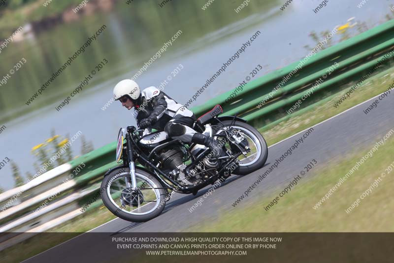 Vintage motorcycle club;eventdigitalimages;mallory park;mallory park trackday photographs;no limits trackdays;peter wileman photography;trackday digital images;trackday photos;vmcc festival 1000 bikes photographs