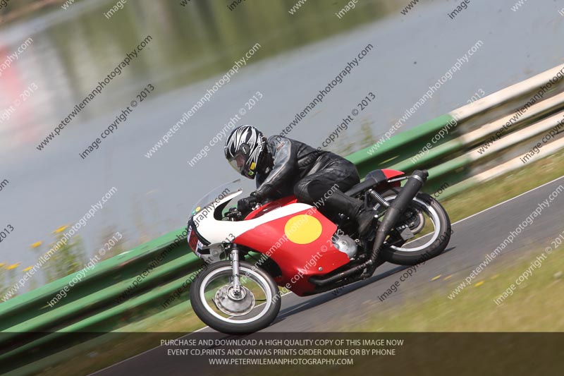 Vintage motorcycle club;eventdigitalimages;mallory park;mallory park trackday photographs;no limits trackdays;peter wileman photography;trackday digital images;trackday photos;vmcc festival 1000 bikes photographs