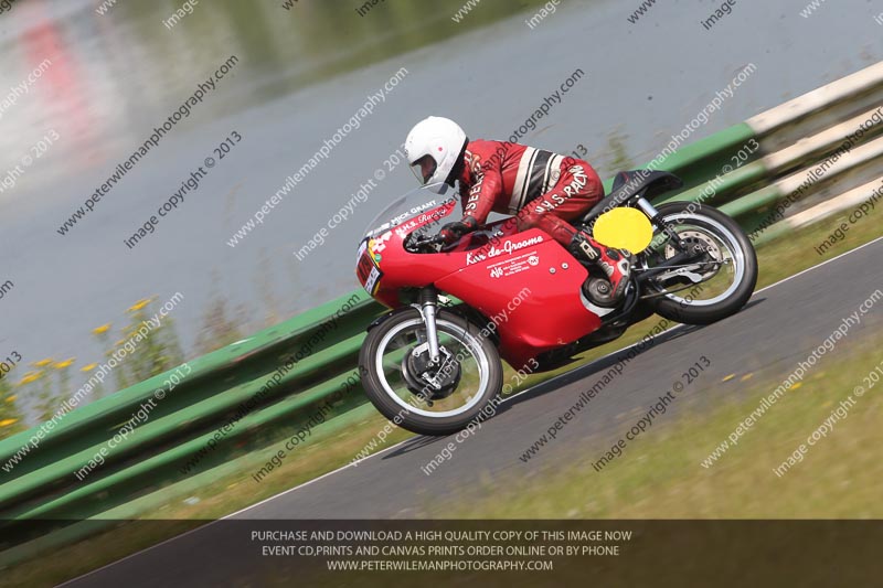 Vintage motorcycle club;eventdigitalimages;mallory park;mallory park trackday photographs;no limits trackdays;peter wileman photography;trackday digital images;trackday photos;vmcc festival 1000 bikes photographs