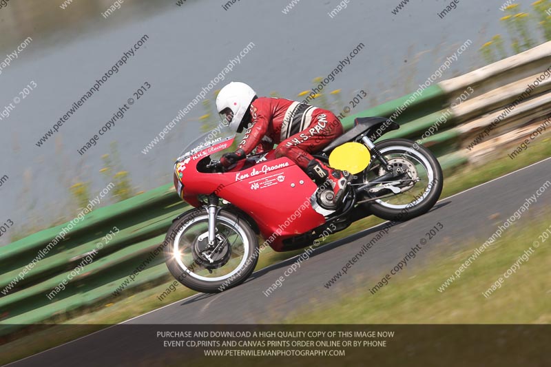 Vintage motorcycle club;eventdigitalimages;mallory park;mallory park trackday photographs;no limits trackdays;peter wileman photography;trackday digital images;trackday photos;vmcc festival 1000 bikes photographs