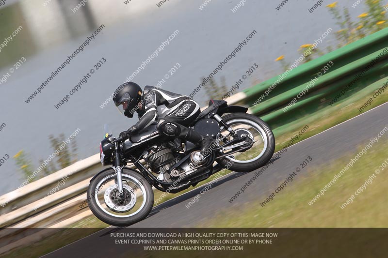 Vintage motorcycle club;eventdigitalimages;mallory park;mallory park trackday photographs;no limits trackdays;peter wileman photography;trackday digital images;trackday photos;vmcc festival 1000 bikes photographs