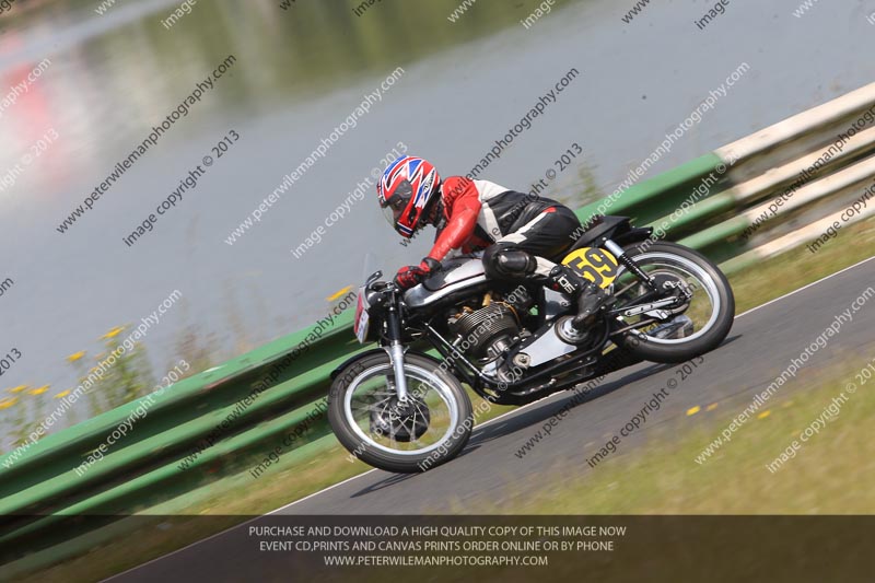 Vintage motorcycle club;eventdigitalimages;mallory park;mallory park trackday photographs;no limits trackdays;peter wileman photography;trackday digital images;trackday photos;vmcc festival 1000 bikes photographs