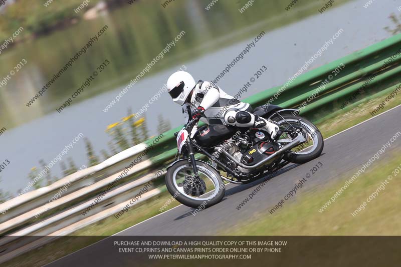 Vintage motorcycle club;eventdigitalimages;mallory park;mallory park trackday photographs;no limits trackdays;peter wileman photography;trackday digital images;trackday photos;vmcc festival 1000 bikes photographs