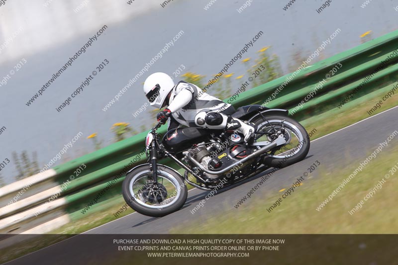 Vintage motorcycle club;eventdigitalimages;mallory park;mallory park trackday photographs;no limits trackdays;peter wileman photography;trackday digital images;trackday photos;vmcc festival 1000 bikes photographs