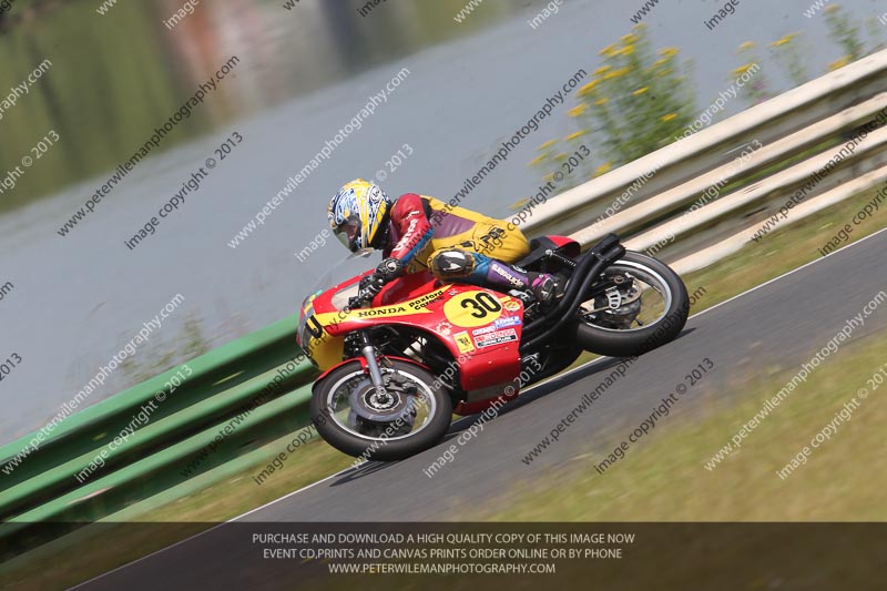 Vintage motorcycle club;eventdigitalimages;mallory park;mallory park trackday photographs;no limits trackdays;peter wileman photography;trackday digital images;trackday photos;vmcc festival 1000 bikes photographs