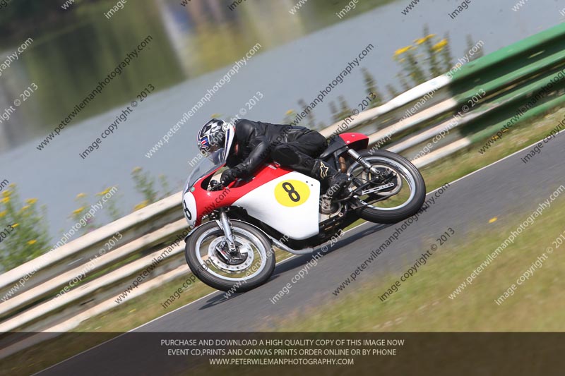 Vintage motorcycle club;eventdigitalimages;mallory park;mallory park trackday photographs;no limits trackdays;peter wileman photography;trackday digital images;trackday photos;vmcc festival 1000 bikes photographs