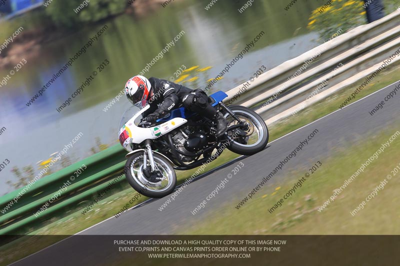 Vintage motorcycle club;eventdigitalimages;mallory park;mallory park trackday photographs;no limits trackdays;peter wileman photography;trackday digital images;trackday photos;vmcc festival 1000 bikes photographs