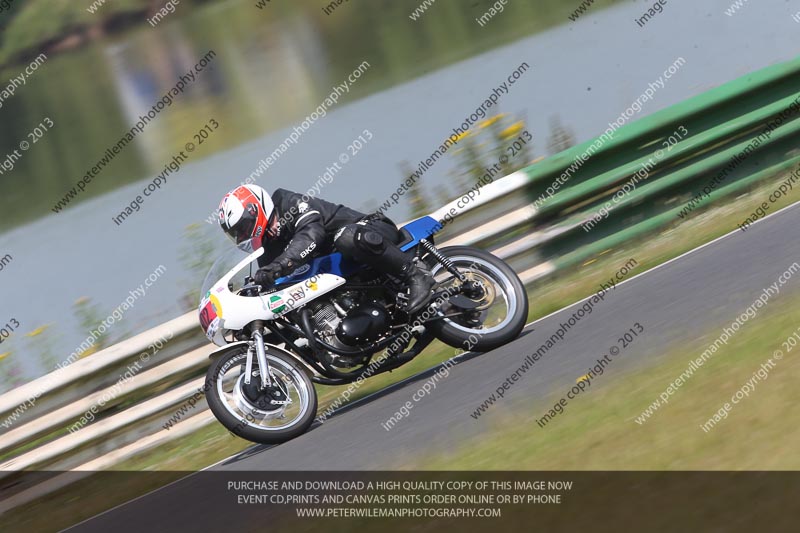 Vintage motorcycle club;eventdigitalimages;mallory park;mallory park trackday photographs;no limits trackdays;peter wileman photography;trackday digital images;trackday photos;vmcc festival 1000 bikes photographs