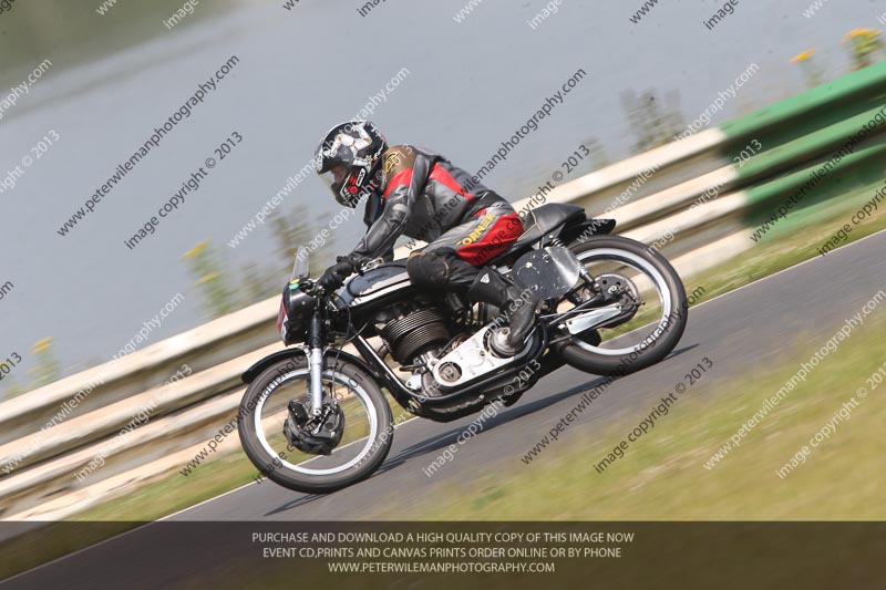 Vintage motorcycle club;eventdigitalimages;mallory park;mallory park trackday photographs;no limits trackdays;peter wileman photography;trackday digital images;trackday photos;vmcc festival 1000 bikes photographs