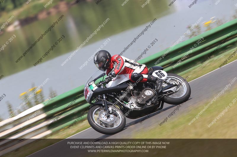 Vintage motorcycle club;eventdigitalimages;mallory park;mallory park trackday photographs;no limits trackdays;peter wileman photography;trackday digital images;trackday photos;vmcc festival 1000 bikes photographs