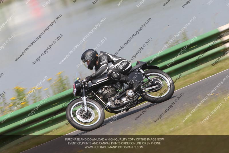 Vintage motorcycle club;eventdigitalimages;mallory park;mallory park trackday photographs;no limits trackdays;peter wileman photography;trackday digital images;trackday photos;vmcc festival 1000 bikes photographs