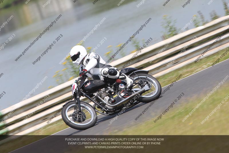 Vintage motorcycle club;eventdigitalimages;mallory park;mallory park trackday photographs;no limits trackdays;peter wileman photography;trackday digital images;trackday photos;vmcc festival 1000 bikes photographs