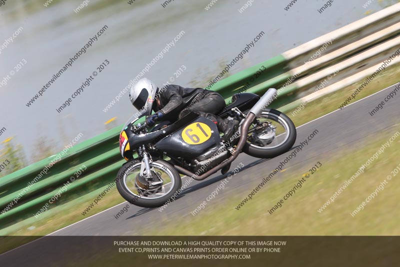 Vintage motorcycle club;eventdigitalimages;mallory park;mallory park trackday photographs;no limits trackdays;peter wileman photography;trackday digital images;trackday photos;vmcc festival 1000 bikes photographs