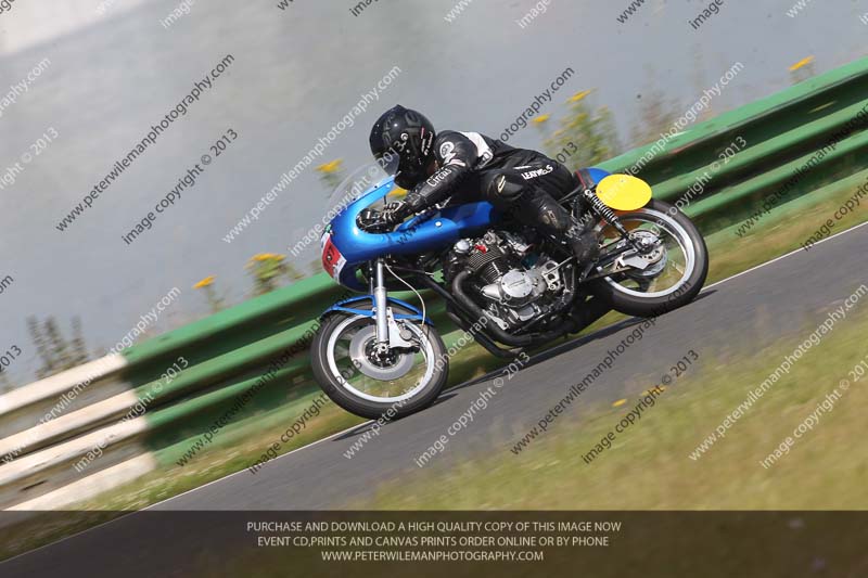 Vintage motorcycle club;eventdigitalimages;mallory park;mallory park trackday photographs;no limits trackdays;peter wileman photography;trackday digital images;trackday photos;vmcc festival 1000 bikes photographs