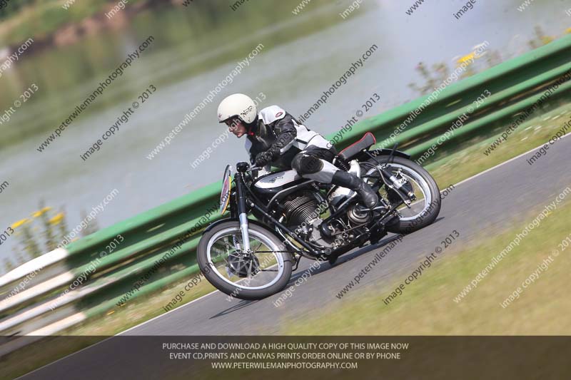 Vintage motorcycle club;eventdigitalimages;mallory park;mallory park trackday photographs;no limits trackdays;peter wileman photography;trackday digital images;trackday photos;vmcc festival 1000 bikes photographs