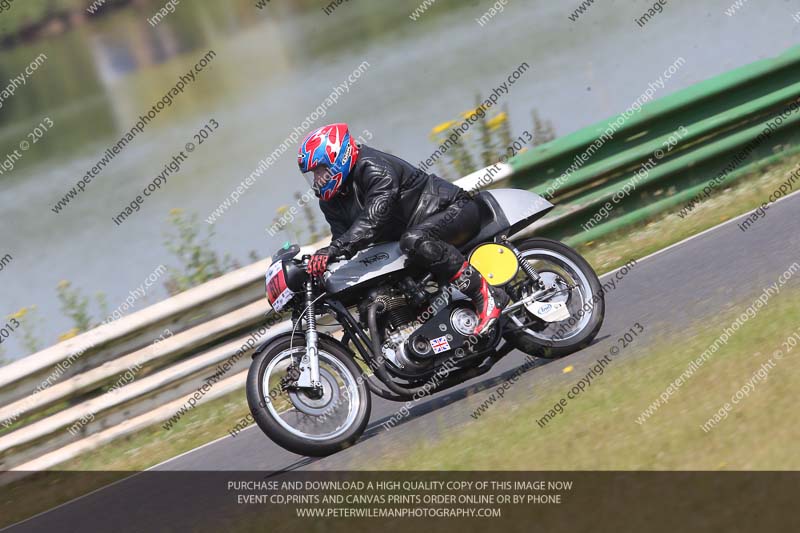 Vintage motorcycle club;eventdigitalimages;mallory park;mallory park trackday photographs;no limits trackdays;peter wileman photography;trackday digital images;trackday photos;vmcc festival 1000 bikes photographs