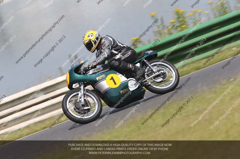 Vintage motorcycle club;eventdigitalimages;mallory park;mallory park trackday photographs;no limits trackdays;peter wileman photography;trackday digital images;trackday photos;vmcc festival 1000 bikes photographs