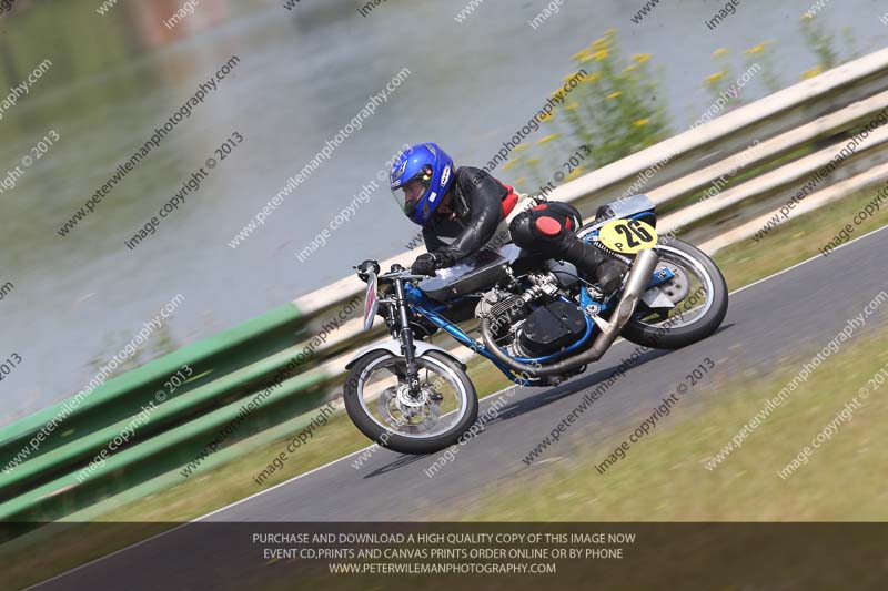 Vintage motorcycle club;eventdigitalimages;mallory park;mallory park trackday photographs;no limits trackdays;peter wileman photography;trackday digital images;trackday photos;vmcc festival 1000 bikes photographs