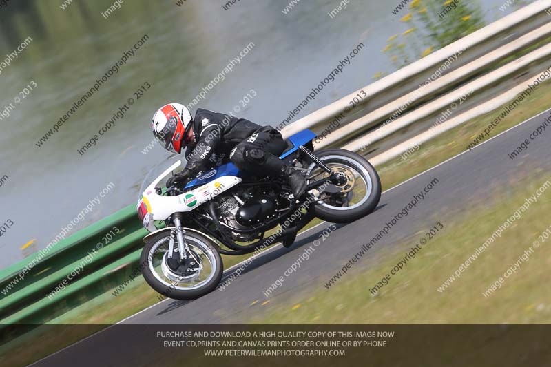 Vintage motorcycle club;eventdigitalimages;mallory park;mallory park trackday photographs;no limits trackdays;peter wileman photography;trackday digital images;trackday photos;vmcc festival 1000 bikes photographs