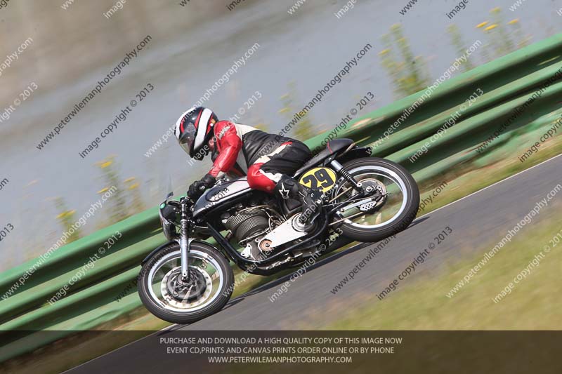 Vintage motorcycle club;eventdigitalimages;mallory park;mallory park trackday photographs;no limits trackdays;peter wileman photography;trackday digital images;trackday photos;vmcc festival 1000 bikes photographs