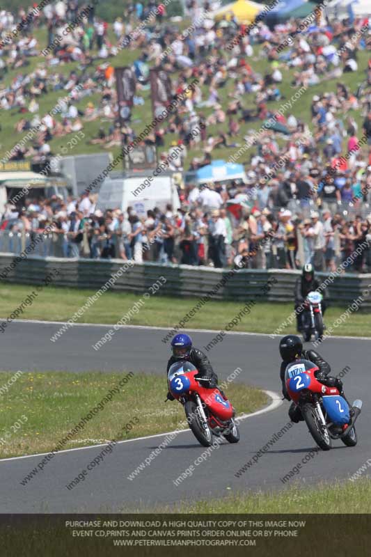 Vintage motorcycle club;eventdigitalimages;mallory park;mallory park trackday photographs;no limits trackdays;peter wileman photography;trackday digital images;trackday photos;vmcc festival 1000 bikes photographs