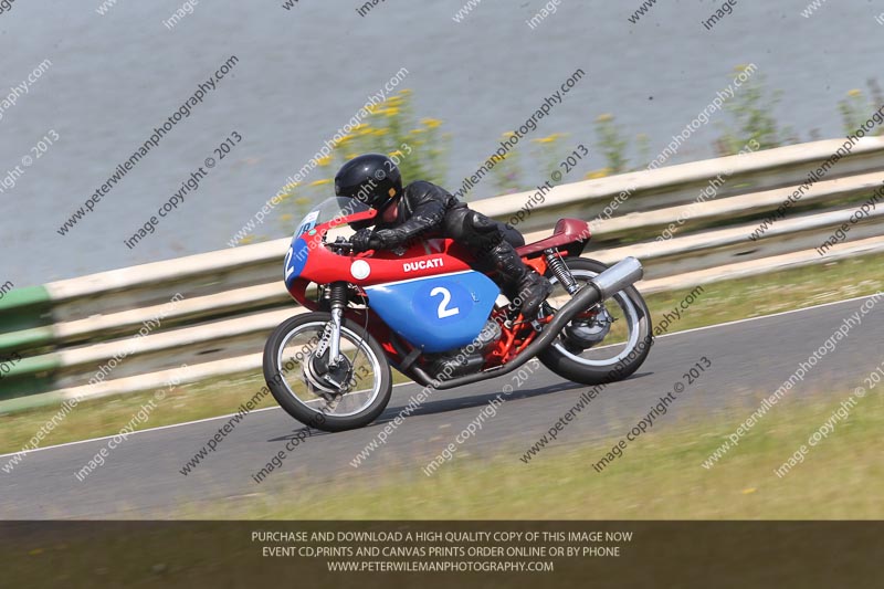 Vintage motorcycle club;eventdigitalimages;mallory park;mallory park trackday photographs;no limits trackdays;peter wileman photography;trackday digital images;trackday photos;vmcc festival 1000 bikes photographs