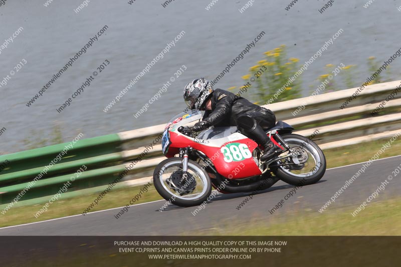 Vintage motorcycle club;eventdigitalimages;mallory park;mallory park trackday photographs;no limits trackdays;peter wileman photography;trackday digital images;trackday photos;vmcc festival 1000 bikes photographs