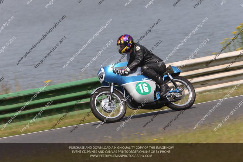 Vintage motorcycle club;eventdigitalimages;mallory park;mallory park trackday photographs;no limits trackdays;peter wileman photography;trackday digital images;trackday photos;vmcc festival 1000 bikes photographs