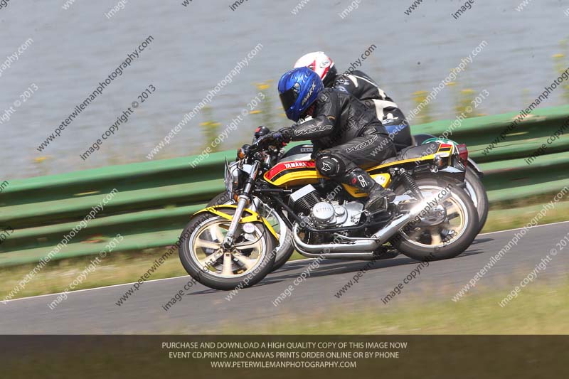 Vintage motorcycle club;eventdigitalimages;mallory park;mallory park trackday photographs;no limits trackdays;peter wileman photography;trackday digital images;trackday photos;vmcc festival 1000 bikes photographs