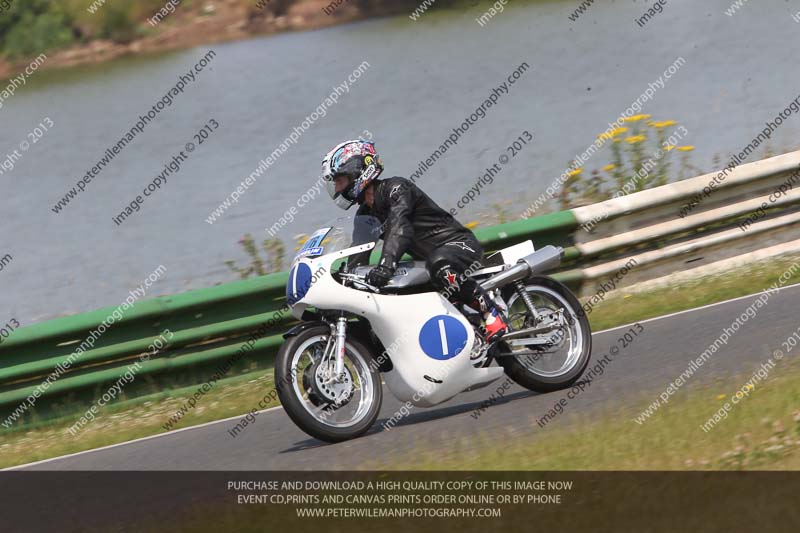 Vintage motorcycle club;eventdigitalimages;mallory park;mallory park trackday photographs;no limits trackdays;peter wileman photography;trackday digital images;trackday photos;vmcc festival 1000 bikes photographs