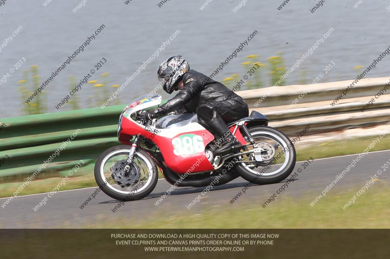 Vintage motorcycle club;eventdigitalimages;mallory park;mallory park trackday photographs;no limits trackdays;peter wileman photography;trackday digital images;trackday photos;vmcc festival 1000 bikes photographs