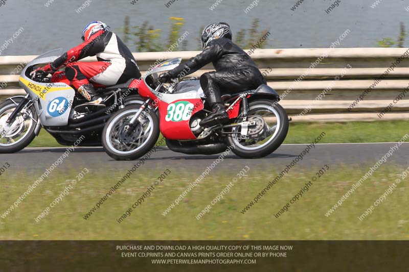 Vintage motorcycle club;eventdigitalimages;mallory park;mallory park trackday photographs;no limits trackdays;peter wileman photography;trackday digital images;trackday photos;vmcc festival 1000 bikes photographs