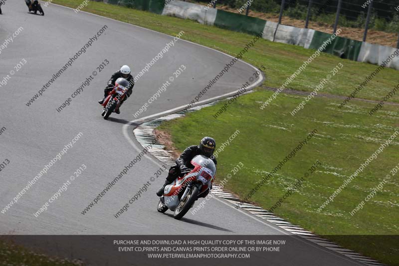 Vintage motorcycle club;eventdigitalimages;mallory park;mallory park trackday photographs;no limits trackdays;peter wileman photography;trackday digital images;trackday photos;vmcc festival 1000 bikes photographs