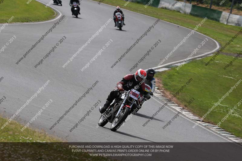 Vintage motorcycle club;eventdigitalimages;mallory park;mallory park trackday photographs;no limits trackdays;peter wileman photography;trackday digital images;trackday photos;vmcc festival 1000 bikes photographs