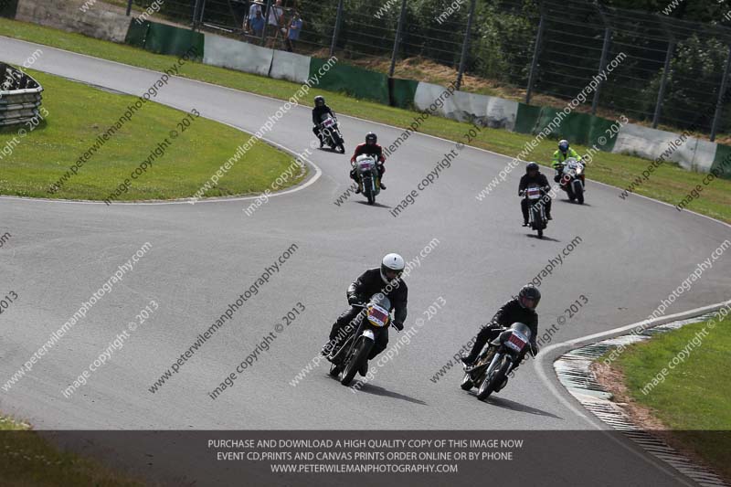 Vintage motorcycle club;eventdigitalimages;mallory park;mallory park trackday photographs;no limits trackdays;peter wileman photography;trackday digital images;trackday photos;vmcc festival 1000 bikes photographs