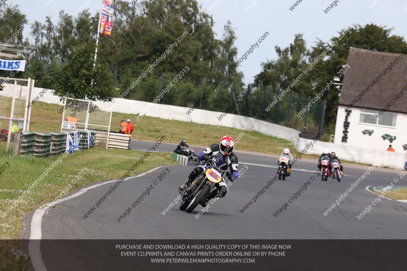 Vintage motorcycle club;eventdigitalimages;mallory park;mallory park trackday photographs;no limits trackdays;peter wileman photography;trackday digital images;trackday photos;vmcc festival 1000 bikes photographs