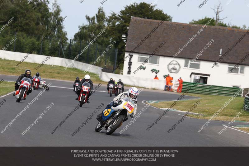 Vintage motorcycle club;eventdigitalimages;mallory park;mallory park trackday photographs;no limits trackdays;peter wileman photography;trackday digital images;trackday photos;vmcc festival 1000 bikes photographs