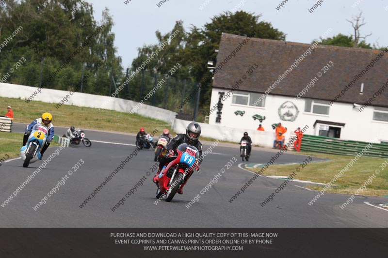 Vintage motorcycle club;eventdigitalimages;mallory park;mallory park trackday photographs;no limits trackdays;peter wileman photography;trackday digital images;trackday photos;vmcc festival 1000 bikes photographs